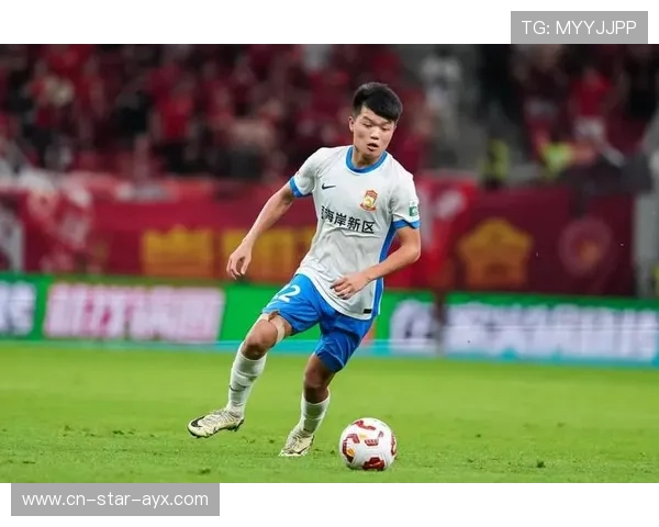 上海海港杨希边路强吃成功，底线倒三角制造杀机